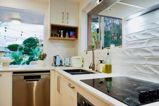 Renovated Family Beach House, Walk to Sand - 4