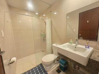 Beautiful Sunset One Uptown near Grand Hyatt BGC Uptown, St Lukes Medical Center, and Mitsukoshi Mall - 9