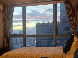 Beautiful Sunset One Uptown near Grand Hyatt BGC Uptown, St Lukes Medical Center, and Mitsukoshi Mall - 4