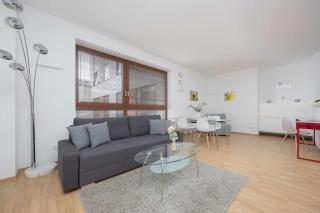 Spacious and Bright Apartment with Parking in the City Center by Noclegi Renters - 9