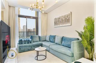 Bookable 2 bed Damac Aykon City with Balcony & Pool access - 8