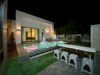 Great House Luxury 3BR Villa Pool Pattaya G1 - 3