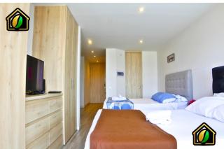 Stylish Apartment with 2 Queen Beds, Pool & Sauna Near Zona G - 7