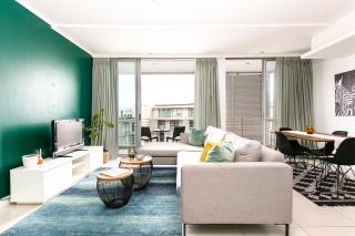 Canal-Side Apt Close to V and A and CTICC - 0