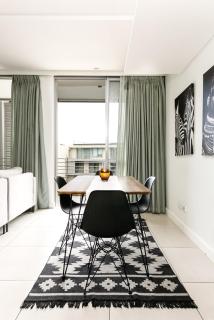Canal-Side Apt Close to V and A and CTICC - 7