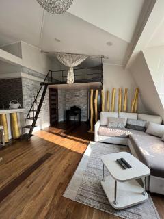 Central Park Street Apt - 5