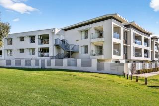 Spacious 2BR 2BA Corporate Retreat Rockingham - 1