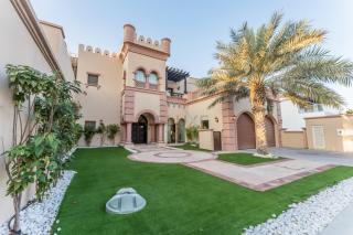 Private Beachfront Villa with Pool Access, Minutes from Nakheel Mall and Monorail, Canal Cove, Palm Jumeirah by Deluxe Holiday Homes - 9