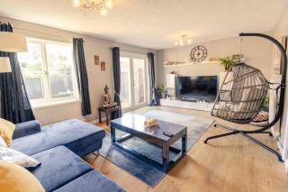 House - Sleeps 8 - Pet friendly - Garden - Parking - 2