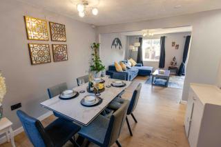 House - Sleeps 8 - Pet friendly - Garden - Parking - 3