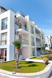 Poolside Paradise Apartment - 2