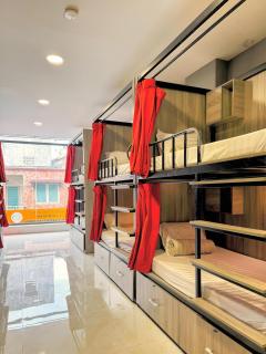 Base Backpackers - 6