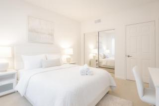 Marina Del Rey View 2BR in MDR - Pool, Jacuzzi, Gym - 1