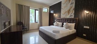 Divine India Service Apartment, Noida - 72 3BHK - 5