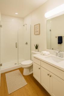 Marina del Rey 2BR Getaway - Pool - Spa - Gym - 3