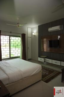 Graceland House F8 - 8