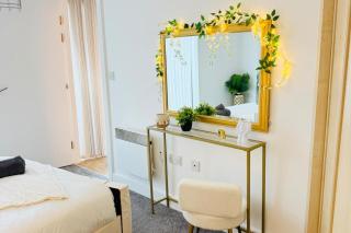 Flat - Sleeps 4 - Parking - Balcony - Pet friendly - 5