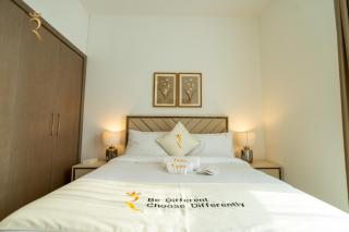 Al Vera Elegant 2BR Apartment Private Balcony - 8