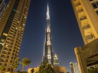 FIRST CLASS 2BR Luxury Facing Burj Khalifa - 0