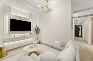 FIRST CLASS 2BR Luxury Facing Burj Khalifa - 7