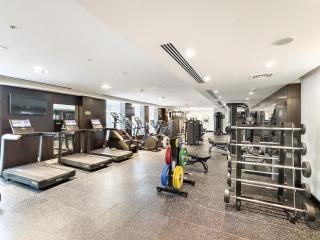 FIRST CLASS 2BR Luxury Facing Burj Khalifa - 5