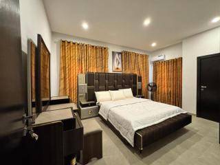 Fully furnished 4-bed Apartment - 2