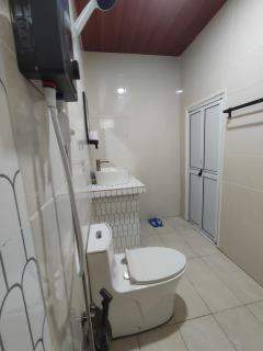Ku's Roomstay 2 - Free Netflix & Wifi - 8