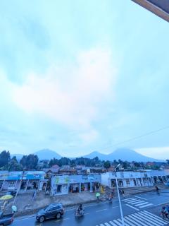 Fido's Guesthouse - 4