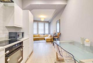 Fulham 3-Bed Duplex - Luxury interiors, prime spot - 9