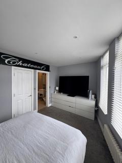 Fulham 3-Bed Duplex - Luxury interiors, prime spot - 5