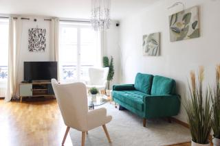 Spacious duplex in the heart of Paris - 9