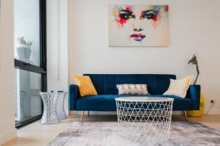 Bright CBD 2 bedroom resort-style escape - 3