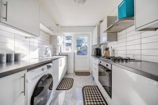 Luxury 3-Bedrooms House With Parking - 6