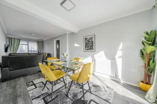 Luxury 3-Bedrooms House With Parking - 4