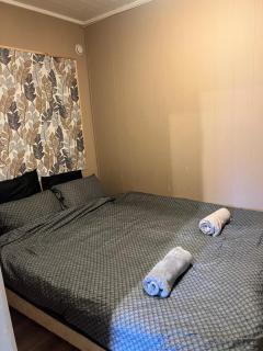 Easy living near city centre, free parking - 9