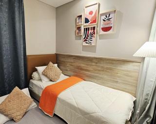 Cozy Apartment with Sea View - One Residence - 9