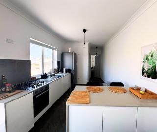 Deluxe Penthouse Charming Location Rooftop Views - 2