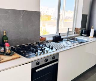 Deluxe Penthouse Charming Location Rooftop Views - 4