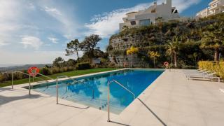 Luxury 3 Bed Flat Stunning Sea & Mountain Views - 7