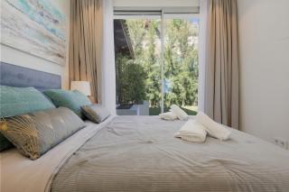 Luxury 3 Bed Flat Stunning Sea & Mountain Views - 5