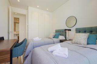 Luxury 3 Bed Flat Stunning Sea & Mountain Views - 3