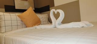 Majestic Suites Infinity Pool by KLCC City - 6