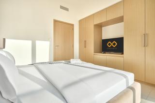 Luxury 2BR with Balcony, Burj Khalifa View & LED Night Show Downtown - 9