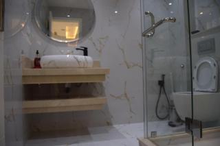 Tanger Luxury 4BR with AC WiFi and Beach Access - 8