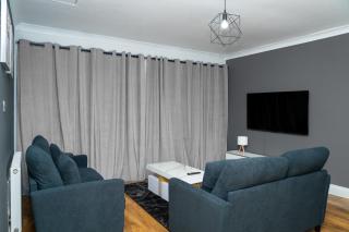 Elegant 1BD, Gym, Parking, Bus to Airport, Sleeps4 - 3