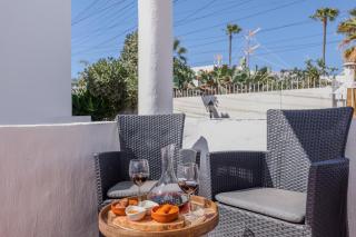 San Fermin, AC, 500Mbps, UK EU TV, Parking, 9 mins to Beach - 3