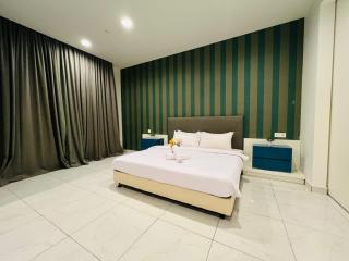 Majestic Suites Infinity Pool by KLCC City - 8