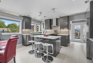 Modern Upper Level Duplex DT Vancouver - 1
