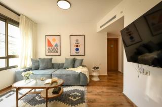 Cozy 2BR Apartment with Mamad by Sea N Rent - 3