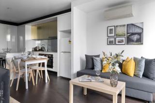 Stylish Pet-Friendly 2BR Walk to Southern Cross - 7